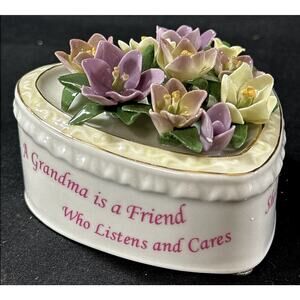 Cosmos Gifts Heart Shaped Floral Porcelain Music Box For Grandma Plays “Memory”